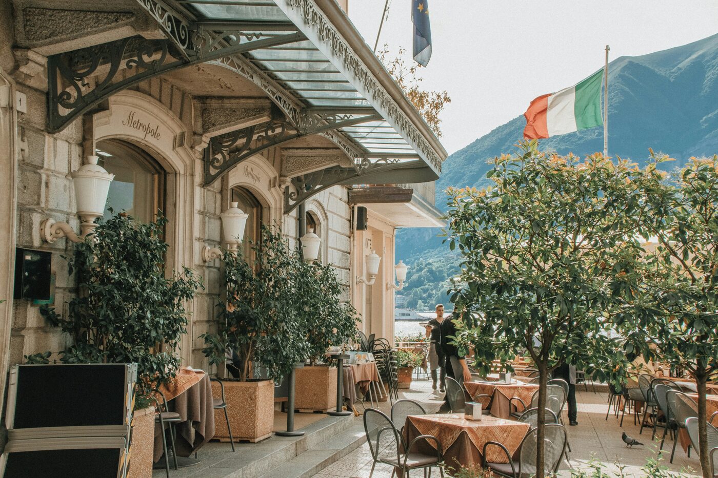 Lakeside Dining